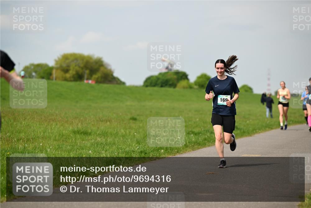 10.05.2026 - 8. Wedeler Halbmarathon Dr. Thomas Lammeyer http://msf.ph/oto/9694316 10.05.2026 11:19:19 Laufen 169 meine-sportfotos.de