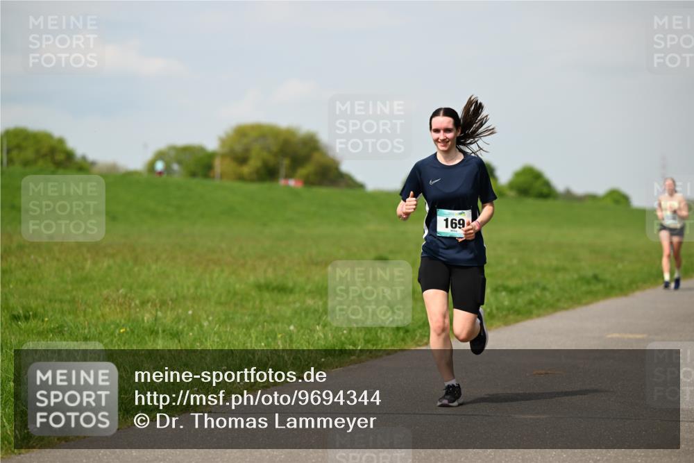 10.05.2026 - 8. Wedeler Halbmarathon Dr. Thomas Lammeyer http://msf.ph/oto/9694344 10.05.2026 11:19:21 Laufen 169 meine-sportfotos.de