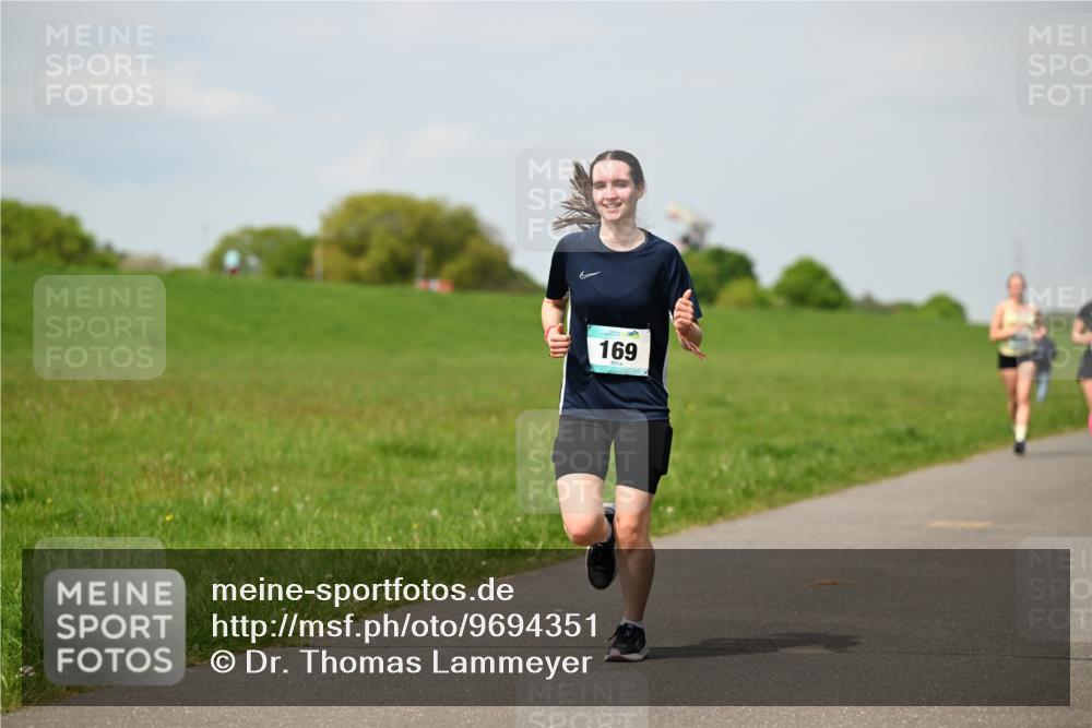 10.05.2026 - 8. Wedeler Halbmarathon Dr. Thomas Lammeyer http://msf.ph/oto/9694351 10.05.2026 11:19:21 Laufen 169 meine-sportfotos.de