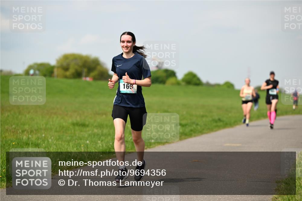 10.05.2026 - 8. Wedeler Halbmarathon Dr. Thomas Lammeyer http://msf.ph/oto/9694356 10.05.2026 11:19:21 Laufen 169 meine-sportfotos.de