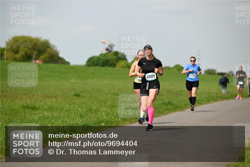 10.05.2026 - 8. Wedeler Halbmarathon Dr. Thomas Lammeyer http://msf.ph/oto/9694404 10.05.2026 11:19:25 Laufen 2227 meine-sportfotos.de