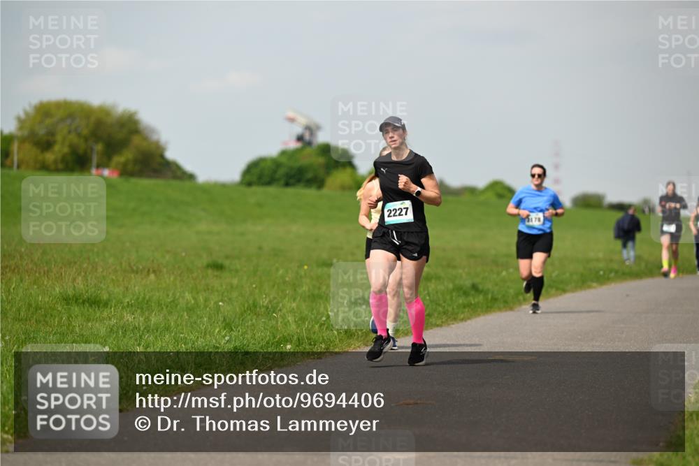 10.05.2026 - 8. Wedeler Halbmarathon Dr. Thomas Lammeyer http://msf.ph/oto/9694406 10.05.2026 11:19:25 Laufen 2227 meine-sportfotos.de
