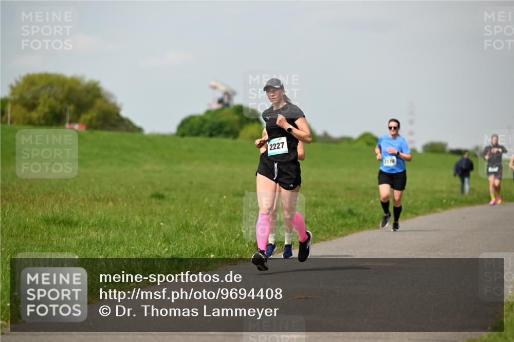10.05.2026 - 8. Wedeler Halbmarathon Dr. Thomas Lammeyer http://msf.ph/oto/9694408 10.05.2026 11:19:26 Laufen 2227, 2178 meine-sportfotos.de