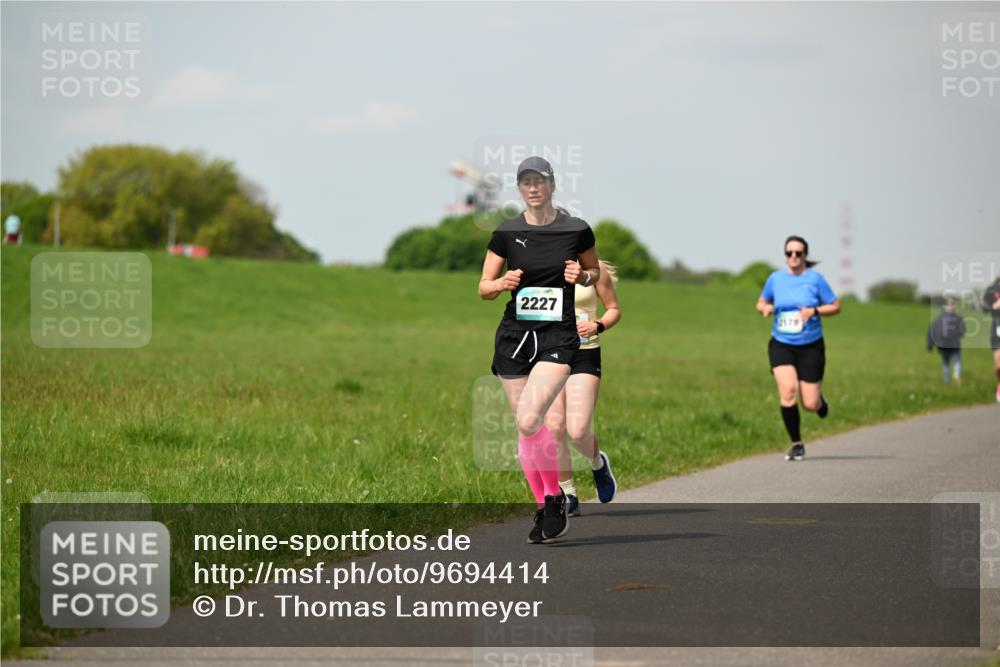 10.05.2026 - 8. Wedeler Halbmarathon Dr. Thomas Lammeyer http://msf.ph/oto/9694414 10.05.2026 11:19:26 Laufen 2227 meine-sportfotos.de