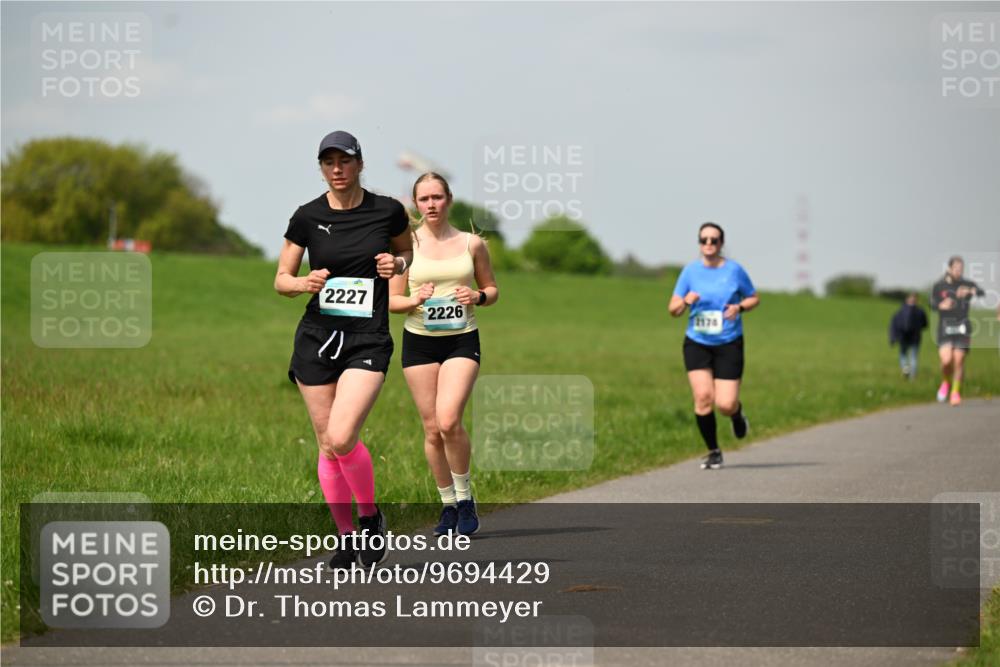 10.05.2026 - 8. Wedeler Halbmarathon Dr. Thomas Lammeyer http://msf.ph/oto/9694429 10.05.2026 11:19:27 Laufen 2227, 2226, 2174 meine-sportfotos.de