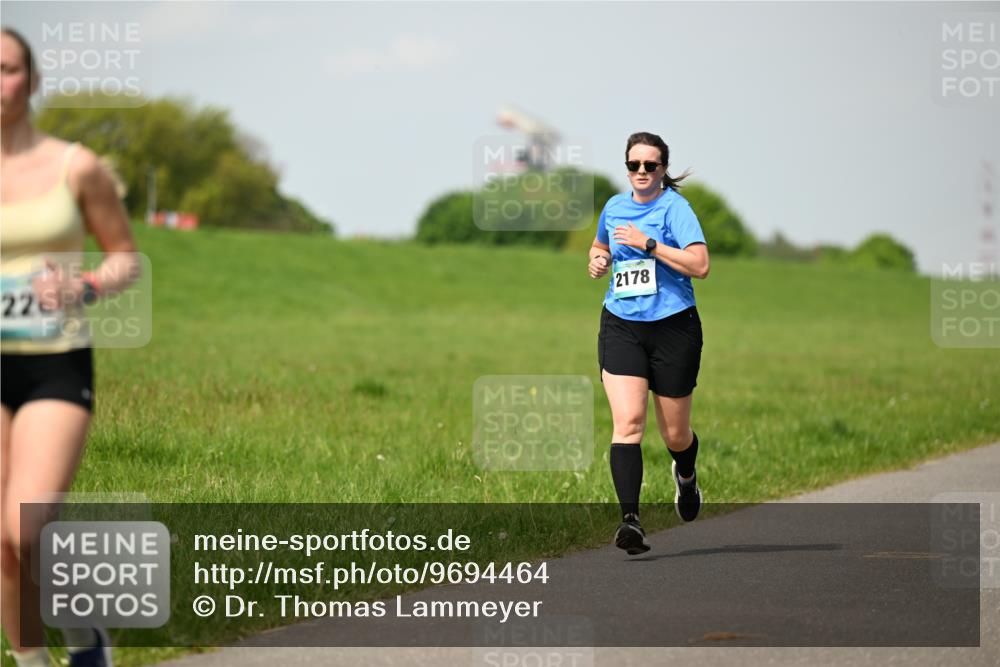 10.05.2026 - 8. Wedeler Halbmarathon Dr. Thomas Lammeyer http://msf.ph/oto/9694464 10.05.2026 11:19:29 Laufen 2178 meine-sportfotos.de