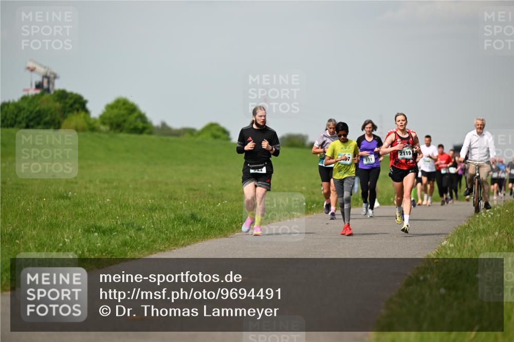 10.05.2026 - 8. Wedeler Halbmarathon Dr. Thomas Lammeyer http://msf.ph/oto/9694491 10.05.2026 11:19:33 Laufen 711, 2119 meine-sportfotos.de