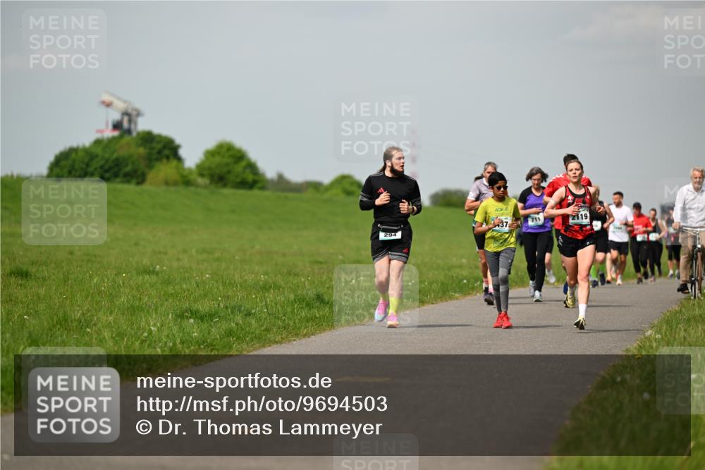 10.05.2026 - 8. Wedeler Halbmarathon Dr. Thomas Lammeyer http://msf.ph/oto/9694503 10.05.2026 11:19:34 Laufen 294, 711, 2119 meine-sportfotos.de