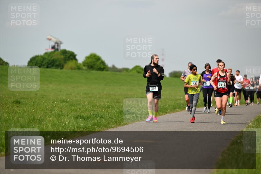 10.05.2026 - 8. Wedeler Halbmarathon Dr. Thomas Lammeyer http://msf.ph/oto/9694506 10.05.2026 11:19:34 Laufen 437, 711, 2119, 294 meine-sportfotos.de