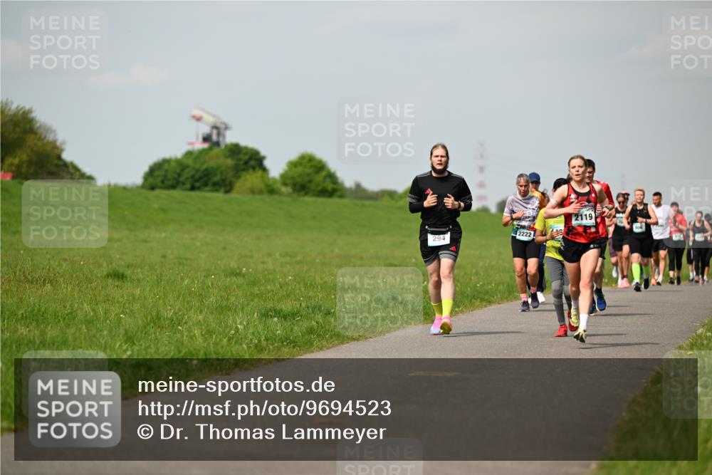 10.05.2026 - 8. Wedeler Halbmarathon Dr. Thomas Lammeyer http://msf.ph/oto/9694523 10.05.2026 11:19:35 Laufen 294, 2222, 2119 meine-sportfotos.de