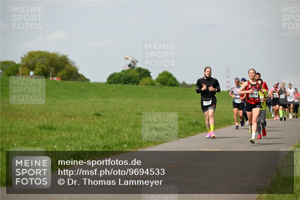 10.05.2026 - 8. Wedeler Halbmarathon Dr. Thomas Lammeyer http://msf.ph/oto/9694533 10.05.2026 11:19:36 Laufen 294, 2222, 2119 meine-sportfotos.de