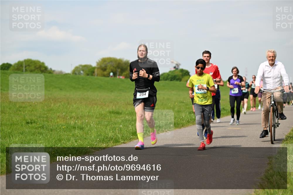 10.05.2026 - 8. Wedeler Halbmarathon Dr. Thomas Lammeyer http://msf.ph/oto/9694616 10.05.2026 11:19:41 Laufen 294, 711 meine-sportfotos.de