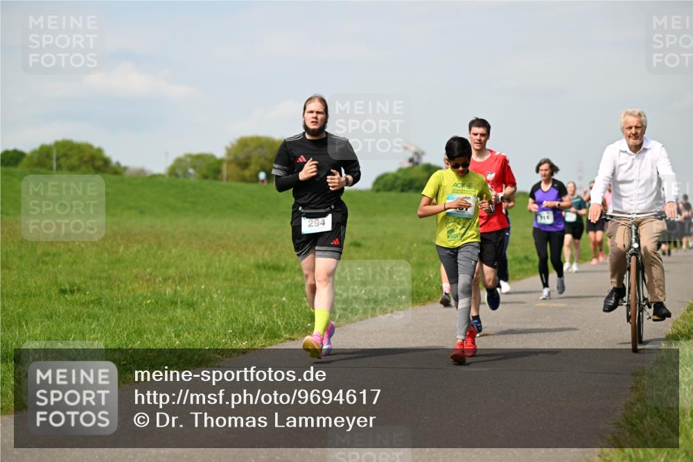 10.05.2026 - 8. Wedeler Halbmarathon Dr. Thomas Lammeyer http://msf.ph/oto/9694617 10.05.2026 11:19:41 Laufen 294 meine-sportfotos.de