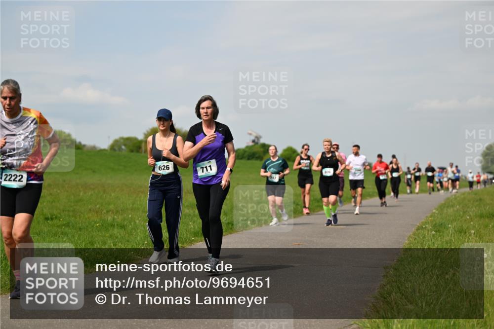 10.05.2026 - 8. Wedeler Halbmarathon Dr. Thomas Lammeyer http://msf.ph/oto/9694651 10.05.2026 11:19:46 Laufen 2222, 626, 711 meine-sportfotos.de