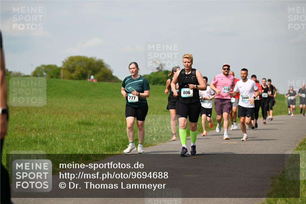 10.05.2026 - 8. Wedeler Halbmarathon Dr. Thomas Lammeyer http://msf.ph/oto/9694688 10.05.2026 11:19:48 Laufen 2135, 806, 777, 2090 meine-sportfotos.de