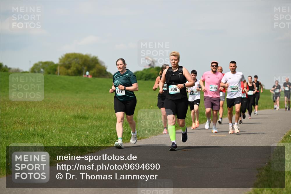 10.05.2026 - 8. Wedeler Halbmarathon Dr. Thomas Lammeyer http://msf.ph/oto/9694690 10.05.2026 11:19:48 Laufen 806, 777, 168, 2135, 2090 meine-sportfotos.de
