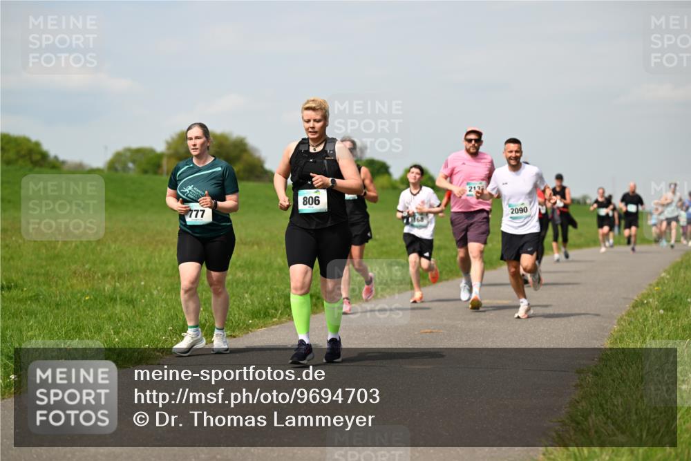 10.05.2026 - 8. Wedeler Halbmarathon Dr. Thomas Lammeyer http://msf.ph/oto/9694703 10.05.2026 11:19:49 Laufen 806, 777, 2090 meine-sportfotos.de