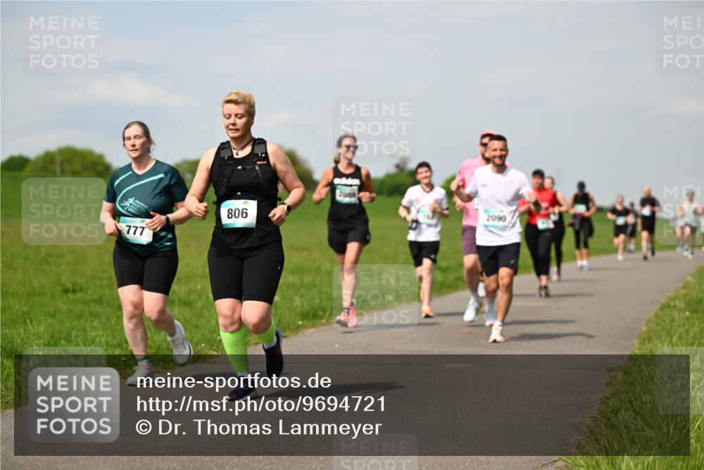 10.05.2026 - 8. Wedeler Halbmarathon Dr. Thomas Lammeyer http://msf.ph/oto/9694721 10.05.2026 11:19:50 Laufen 777, 806, 2090 meine-sportfotos.de