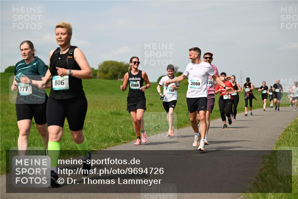 10.05.2026 - 8. Wedeler Halbmarathon Dr. Thomas Lammeyer http://msf.ph/oto/9694726 10.05.2026 11:19:51 Laufen 806, 2089, 2090, 135, 777, 168, 872 meine-sportfotos.de