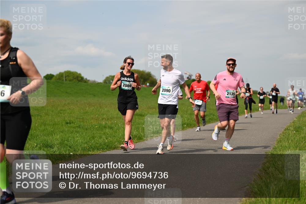 10.05.2026 - 8. Wedeler Halbmarathon Dr. Thomas Lammeyer http://msf.ph/oto/9694736 10.05.2026 11:19:52 Laufen 2089, 2090, 2135, 873 meine-sportfotos.de
