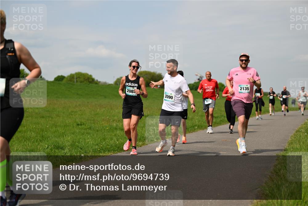 10.05.2026 - 8. Wedeler Halbmarathon Dr. Thomas Lammeyer http://msf.ph/oto/9694739 10.05.2026 11:19:52 Laufen 2085, 2090, 877, 2135 meine-sportfotos.de