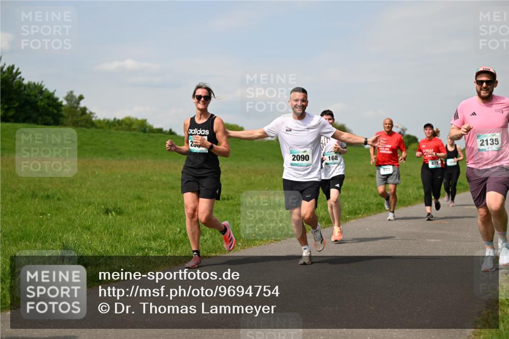 10.05.2026 - 8. Wedeler Halbmarathon Dr. Thomas Lammeyer http://msf.ph/oto/9694754 10.05.2026 11:19:53 Laufen 200, 2090, 168, 872, 873, 2135, 162 meine-sportfotos.de