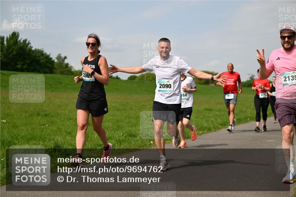 10.05.2026 - 8. Wedeler Halbmarathon Dr. Thomas Lammeyer http://msf.ph/oto/9694762 10.05.2026 11:19:54 Laufen 2089, 2090, 168, 2135, 162 meine-sportfotos.de