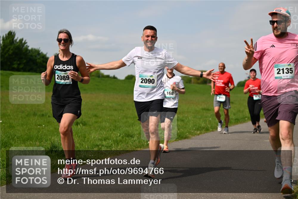 10.05.2026 - 8. Wedeler Halbmarathon Dr. Thomas Lammeyer http://msf.ph/oto/9694766 10.05.2026 11:19:54 Laufen 2089, 2090, 168, 873, 870, 2135, 162 meine-sportfotos.de
