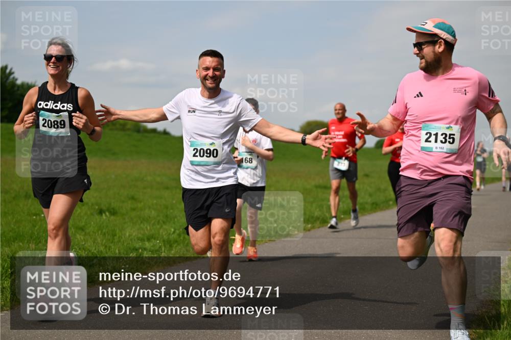 10.05.2026 - 8. Wedeler Halbmarathon Dr. Thomas Lammeyer http://msf.ph/oto/9694771 10.05.2026 11:19:54 Laufen 2089, 2090, 168, 273, 2135, 162 meine-sportfotos.de