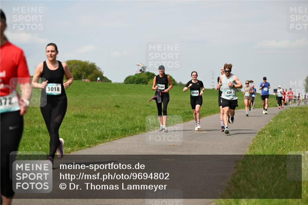 10.05.2026 - 8. Wedeler Halbmarathon Dr. Thomas Lammeyer http://msf.ph/oto/9694802 10.05.2026 11:19:57 Laufen 1018, 2154, 872, 2210, 438 meine-sportfotos.de