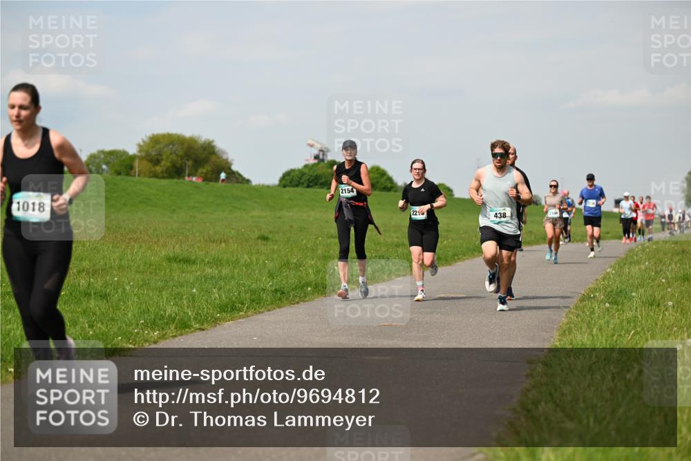 10.05.2026 - 8. Wedeler Halbmarathon Dr. Thomas Lammeyer http://msf.ph/oto/9694812 10.05.2026 11:19:58 Laufen 1018, 2154, 438, 2106 meine-sportfotos.de
