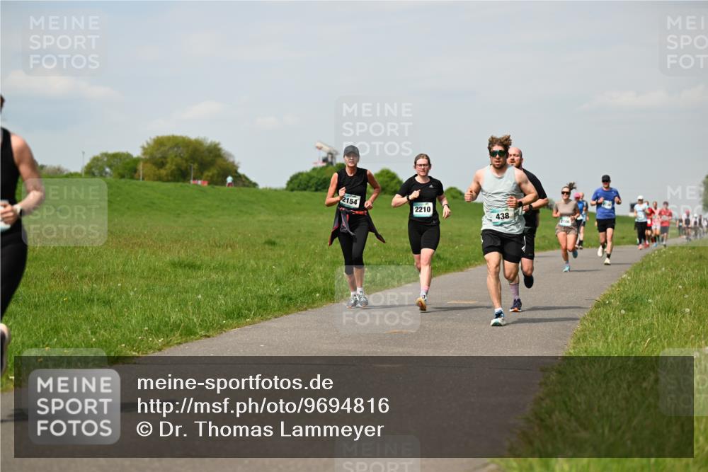 10.05.2026 - 8. Wedeler Halbmarathon Dr. Thomas Lammeyer http://msf.ph/oto/9694816 10.05.2026 11:19:58 Laufen 2154, 2210, 438 meine-sportfotos.de