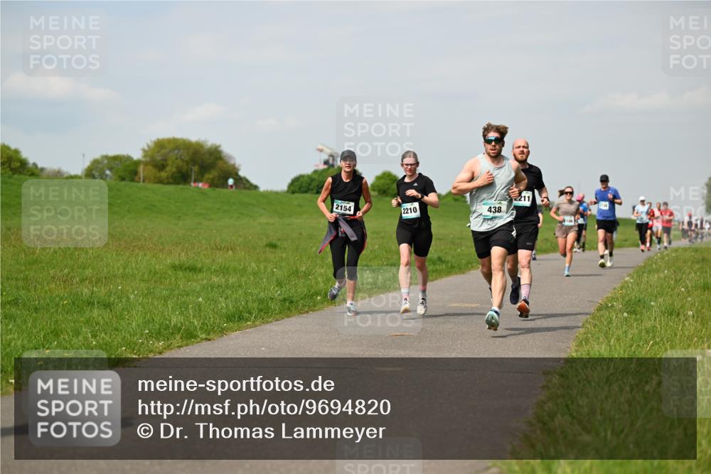 10.05.2026 - 8. Wedeler Halbmarathon Dr. Thomas Lammeyer http://msf.ph/oto/9694820 10.05.2026 11:19:58 Laufen 2154, 2210, 438 meine-sportfotos.de