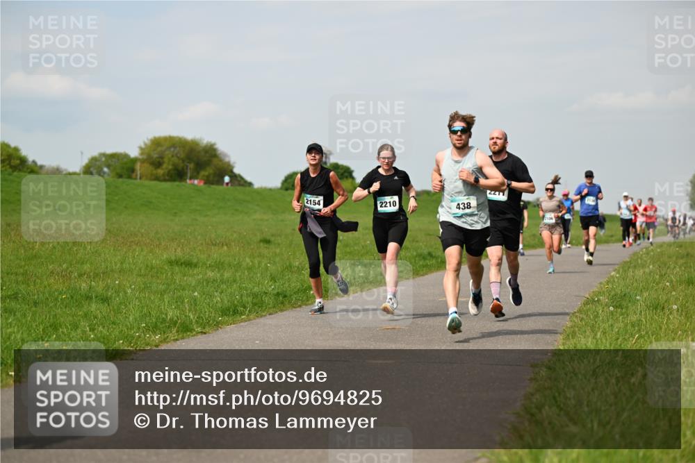 10.05.2026 - 8. Wedeler Halbmarathon Dr. Thomas Lammeyer http://msf.ph/oto/9694825 10.05.2026 11:19:58 Laufen 2211, 2154, 2210, 438 meine-sportfotos.de