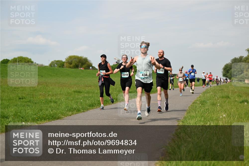 10.05.2026 - 8. Wedeler Halbmarathon Dr. Thomas Lammeyer http://msf.ph/oto/9694834 10.05.2026 11:19:59 Laufen 2211, 2210, 438 meine-sportfotos.de