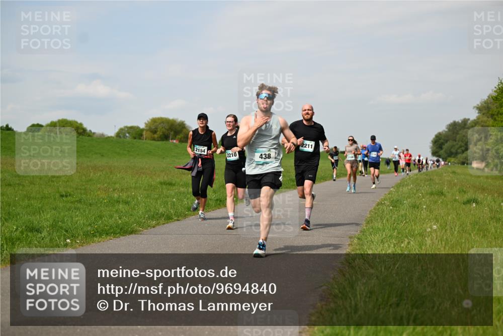 10.05.2026 - 8. Wedeler Halbmarathon Dr. Thomas Lammeyer http://msf.ph/oto/9694840 10.05.2026 11:20:00 Laufen 2154, 2210, 438, 2211, 2106 meine-sportfotos.de