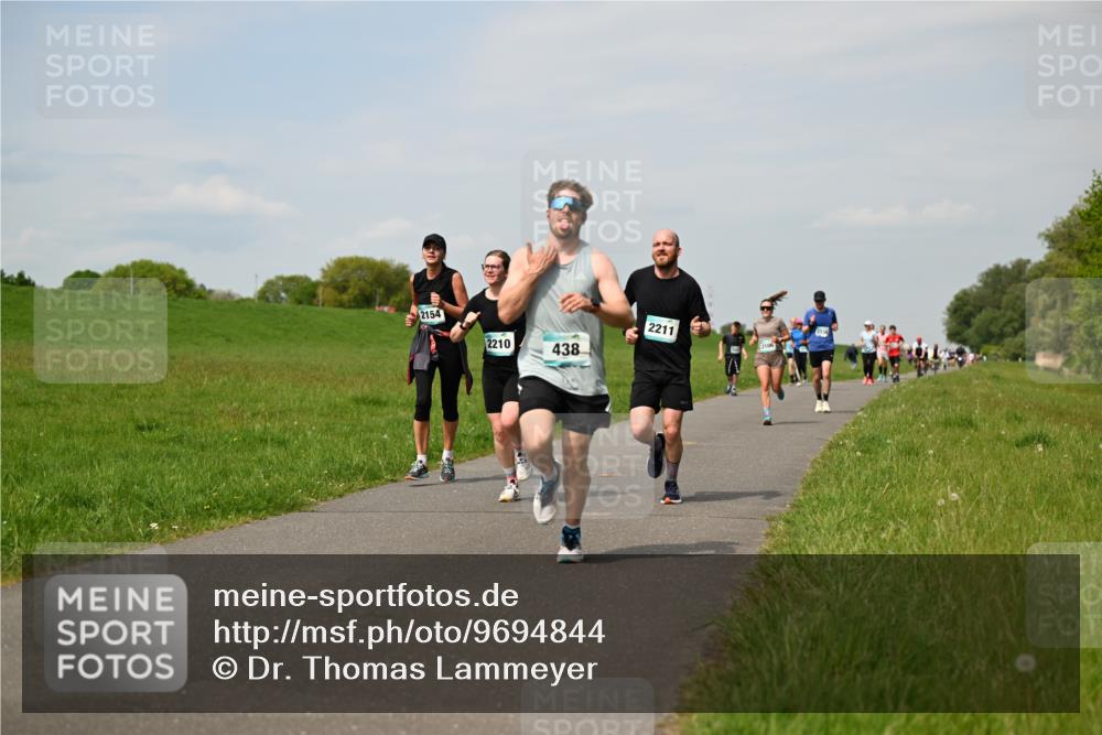 10.05.2026 - 8. Wedeler Halbmarathon Dr. Thomas Lammeyer http://msf.ph/oto/9694844 10.05.2026 11:20:00 Laufen 2154, 2211, 2210, 438 meine-sportfotos.de
