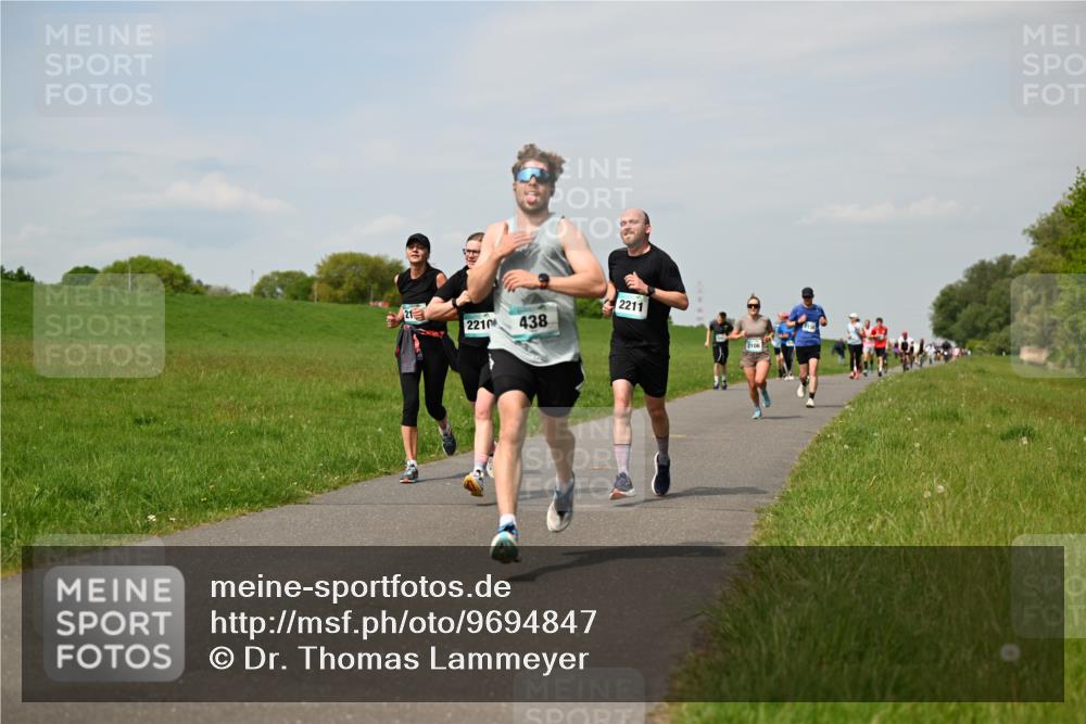10.05.2026 - 8. Wedeler Halbmarathon Dr. Thomas Lammeyer http://msf.ph/oto/9694847 10.05.2026 11:20:00 Laufen 2211, 2210, 438 meine-sportfotos.de