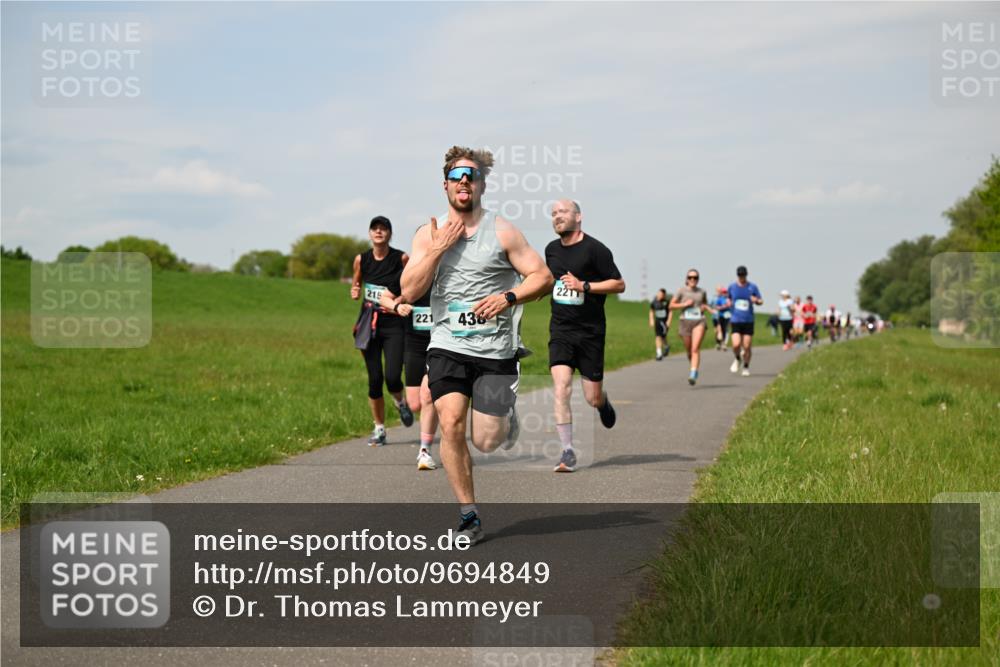10.05.2026 - 8. Wedeler Halbmarathon Dr. Thomas Lammeyer http://msf.ph/oto/9694849 10.05.2026 11:20:00 Laufen 215, 221, 438 meine-sportfotos.de