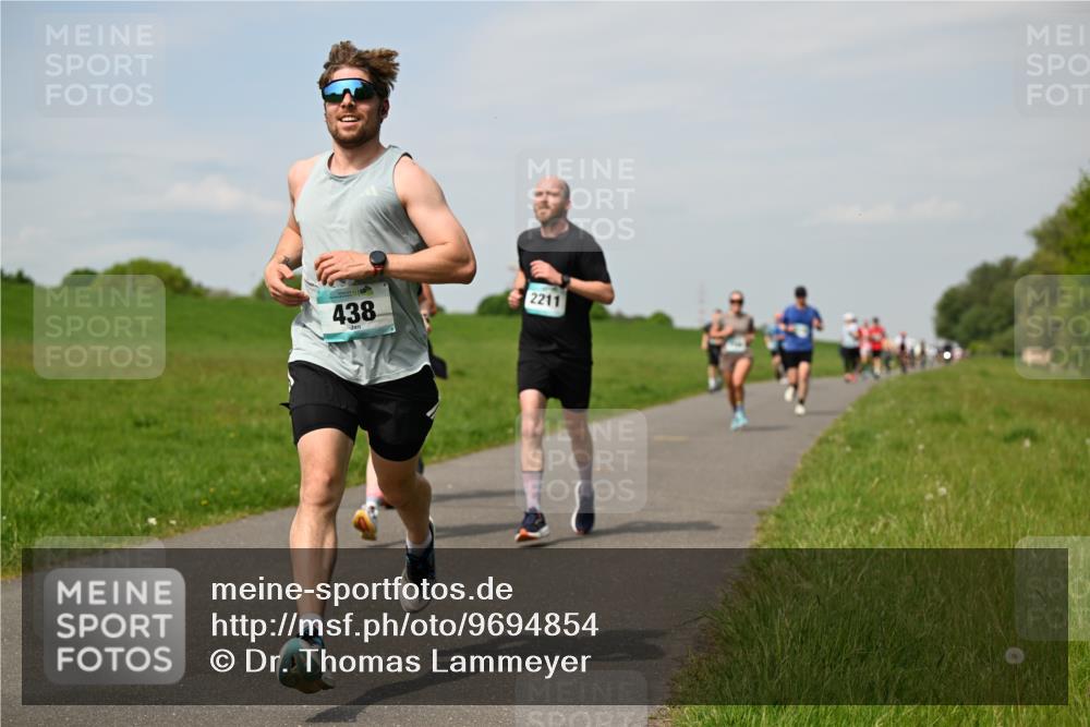 10.05.2026 - 8. Wedeler Halbmarathon Dr. Thomas Lammeyer http://msf.ph/oto/9694854 10.05.2026 11:20:01 Laufen 2211, 438 meine-sportfotos.de