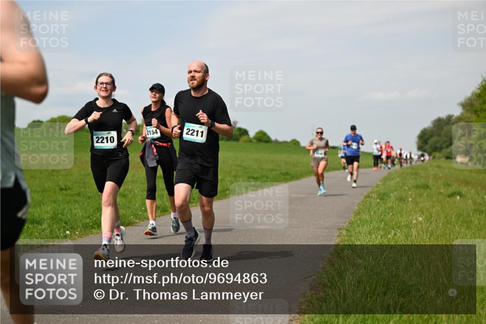 10.05.2026 - 8. Wedeler Halbmarathon Dr. Thomas Lammeyer http://msf.ph/oto/9694863 10.05.2026 11:20:01 Laufen 2154, 2211, 2210 meine-sportfotos.de