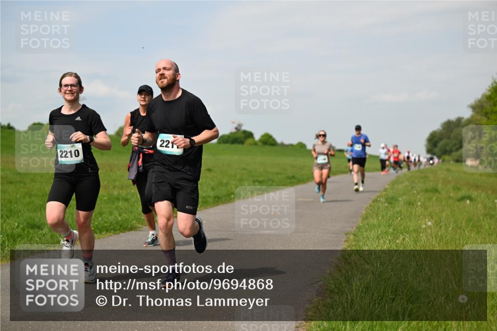 10.05.2026 - 8. Wedeler Halbmarathon Dr. Thomas Lammeyer http://msf.ph/oto/9694868 10.05.2026 11:20:02 Laufen 2210, 221 meine-sportfotos.de