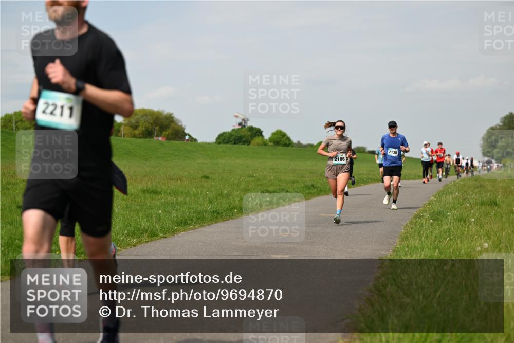 10.05.2026 - 8. Wedeler Halbmarathon Dr. Thomas Lammeyer http://msf.ph/oto/9694870 10.05.2026 11:20:02 Laufen 2211, 2106, 2138 meine-sportfotos.de