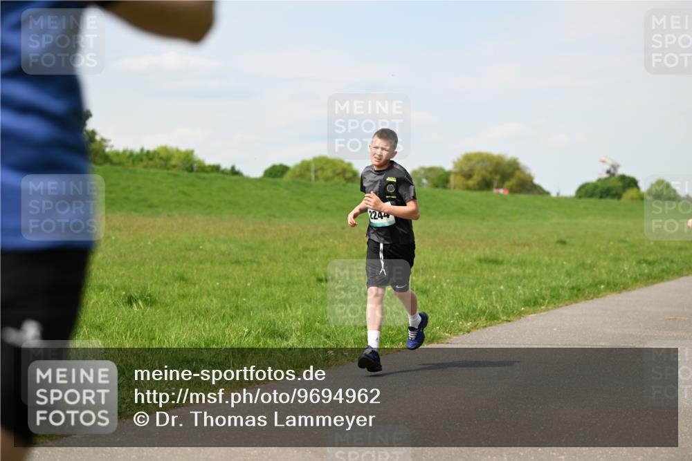 10.05.2026 - 8. Wedeler Halbmarathon Dr. Thomas Lammeyer http://msf.ph/oto/9694962 10.05.2026 11:20:09 Laufen 2244 meine-sportfotos.de