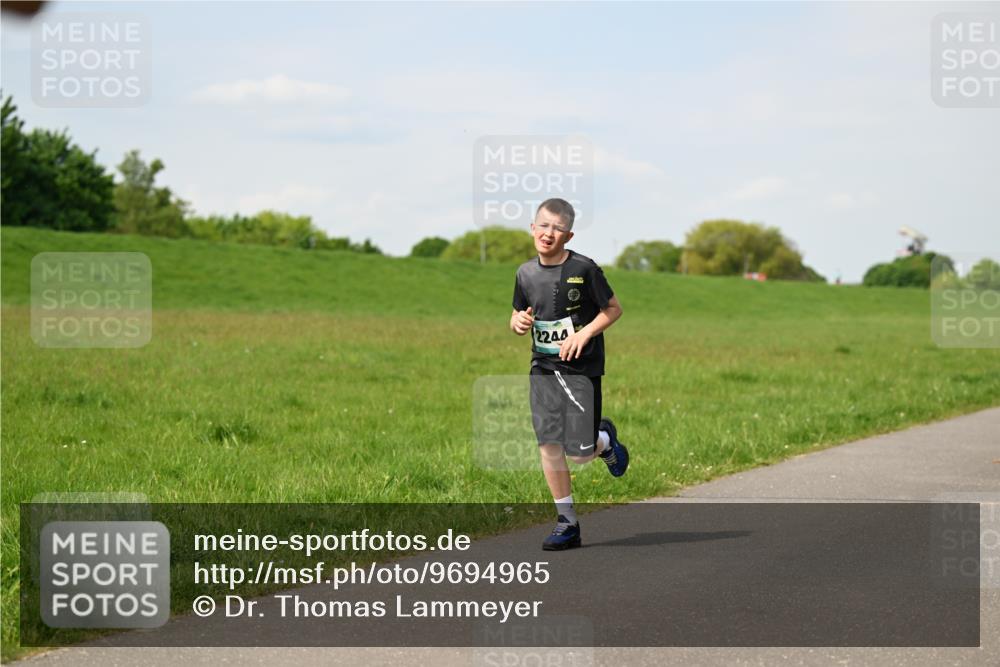 10.05.2026 - 8. Wedeler Halbmarathon Dr. Thomas Lammeyer http://msf.ph/oto/9694965 10.05.2026 11:20:09 Laufen 2244 meine-sportfotos.de