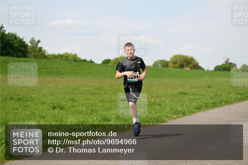 10.05.2026 - 8. Wedeler Halbmarathon Dr. Thomas Lammeyer http://msf.ph/oto/9694966 10.05.2026 11:20:09 Laufen  meine-sportfotos.de