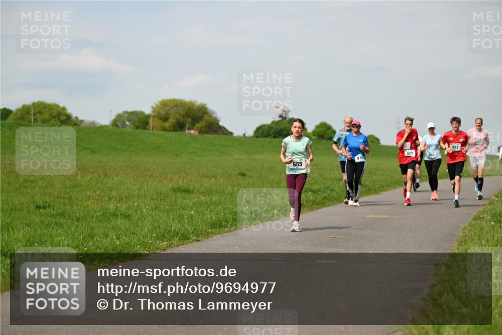 10.05.2026 - 8. Wedeler Halbmarathon Dr. Thomas Lammeyer http://msf.ph/oto/9694977 10.05.2026 11:20:11 Laufen 333, 927, 865, 970, 655 meine-sportfotos.de