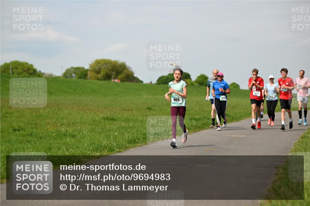 10.05.2026 - 8. Wedeler Halbmarathon Dr. Thomas Lammeyer http://msf.ph/oto/9694983 10.05.2026 11:20:11 Laufen 970, 655, 927, 865, 933 meine-sportfotos.de