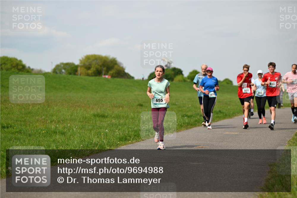 10.05.2026 - 8. Wedeler Halbmarathon Dr. Thomas Lammeyer http://msf.ph/oto/9694988 10.05.2026 11:20:12 Laufen 927, 970, 465, 655, 933 meine-sportfotos.de