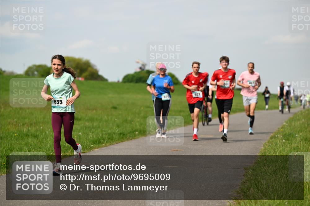 10.05.2026 - 8. Wedeler Halbmarathon Dr. Thomas Lammeyer http://msf.ph/oto/9695009 10.05.2026 11:20:13 Laufen 655, 970, 921 meine-sportfotos.de